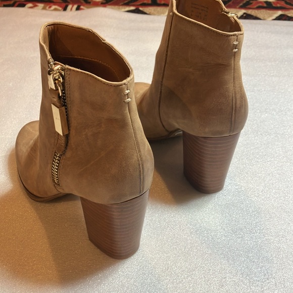 Aldo Mathia booties. New. Size 8. Brown. Nubuk leather upper. - Picture 3 of 6